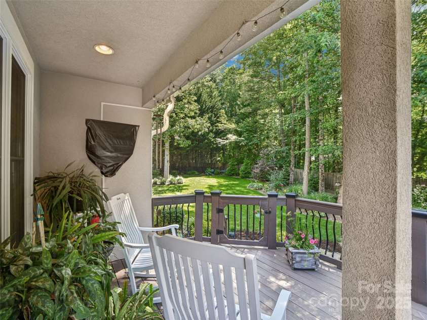 145 Fernbrook Way, Hendersonville, NC 28791.  MLS# CAR4274109, YatesRealty ID 26976. 