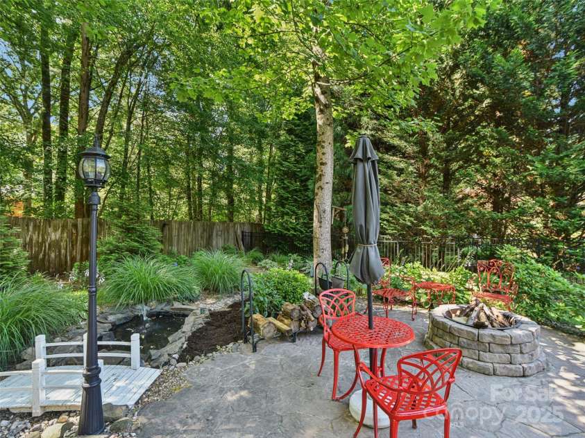 145 Fernbrook Way, Hendersonville, NC 28791.  MLS# CAR4274109, YatesRealty ID 26976. 