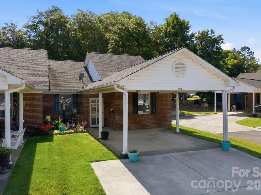 19980 Oak Leaf Circle, Cornelius, NC 28031.  MLS# CAR4383393, YatesRealty ID 26976. 