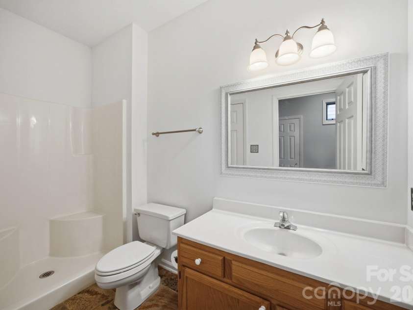 19980 Oak Leaf Circle, Cornelius, NC 28031.  MLS# CAR4383393, YatesRealty ID 26976. 