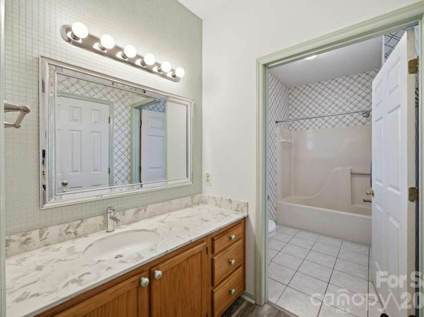 19980 Oak Leaf Circle, Cornelius, NC 28031.  MLS# CAR4383393, YatesRealty ID 26976. 