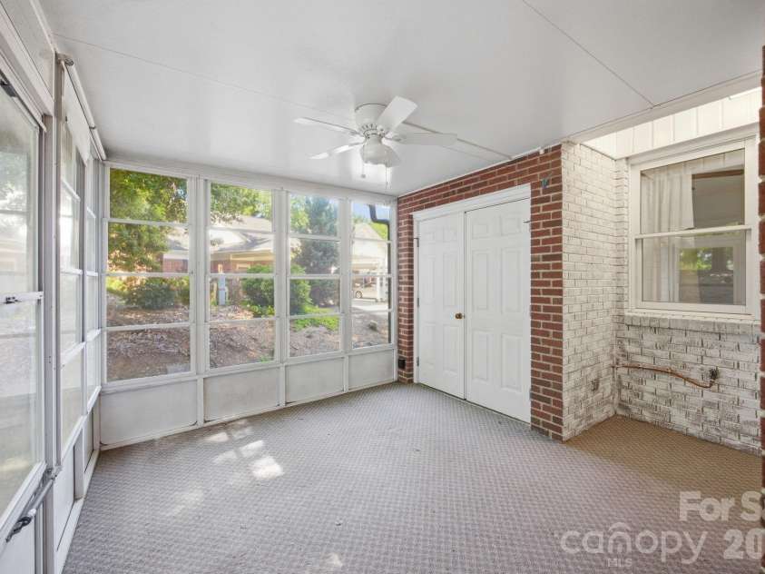19980 Oak Leaf Circle, Cornelius, NC 28031.  MLS# CAR4383393, YatesRealty ID 26976. 
