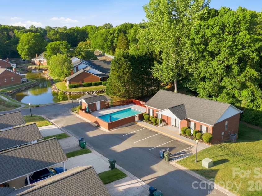 19980 Oak Leaf Circle, Cornelius, NC 28031.  MLS# CAR4383393, YatesRealty ID 26976. 