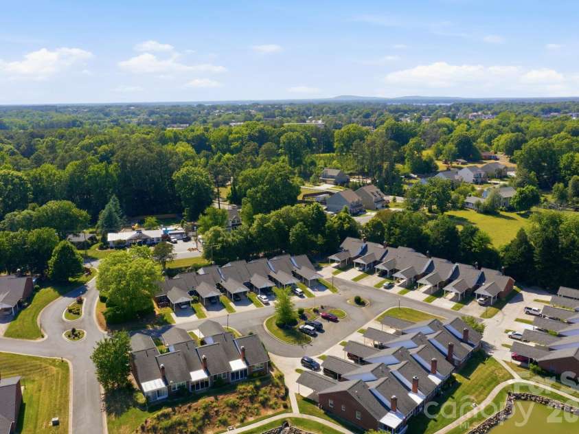 19980 Oak Leaf Circle, Cornelius, NC 28031.  MLS# CAR4383393, YatesRealty ID 26976. 