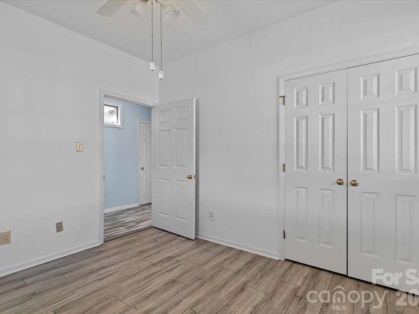 19980 Oak Leaf Circle, Cornelius, NC 28031.  MLS# CAR4383393, YatesRealty ID 26976. 
