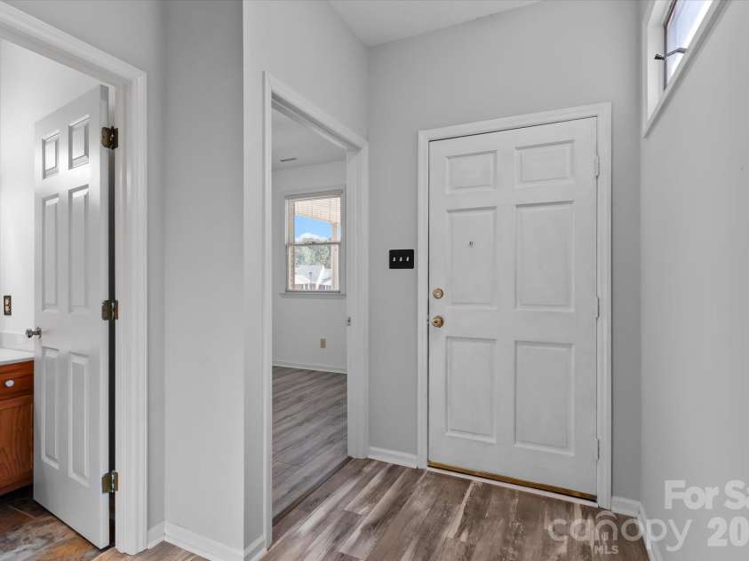 19980 Oak Leaf Circle, Cornelius, NC 28031.  MLS# CAR4383393, YatesRealty ID 26976. 