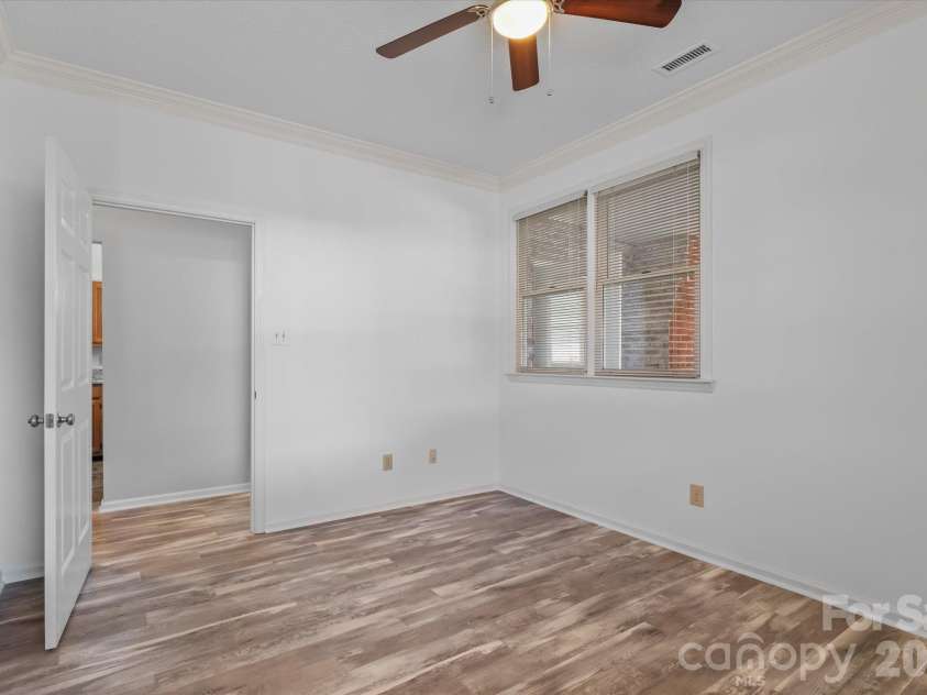 19980 Oak Leaf Circle, Cornelius, NC 28031.  MLS# CAR4383393, YatesRealty ID 26976. 