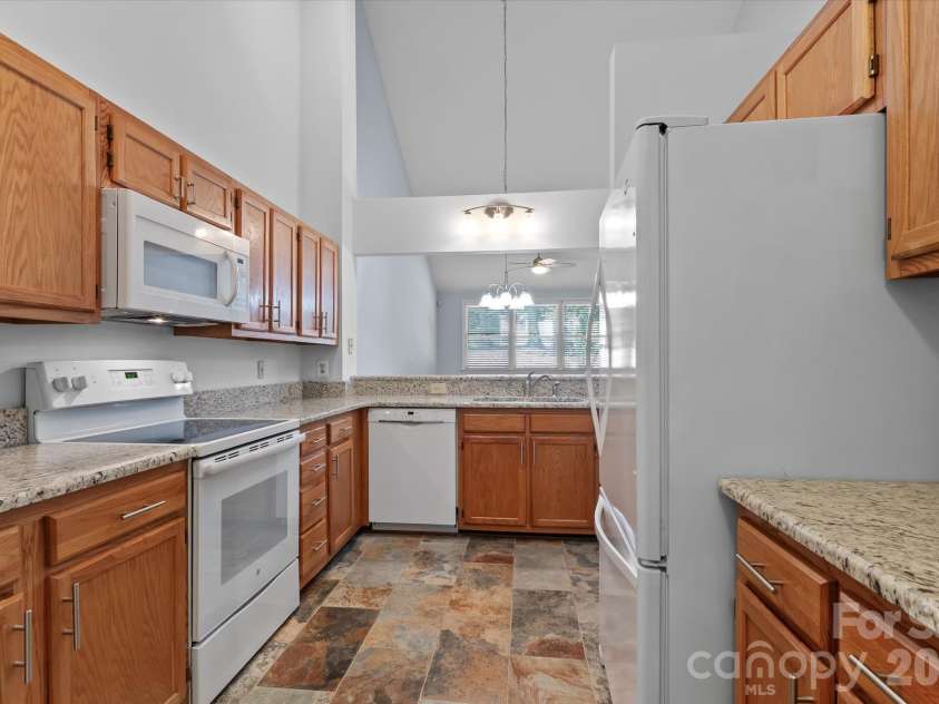 19980 Oak Leaf Circle, Cornelius, NC 28031.  MLS# CAR4383393, YatesRealty ID 26976. 