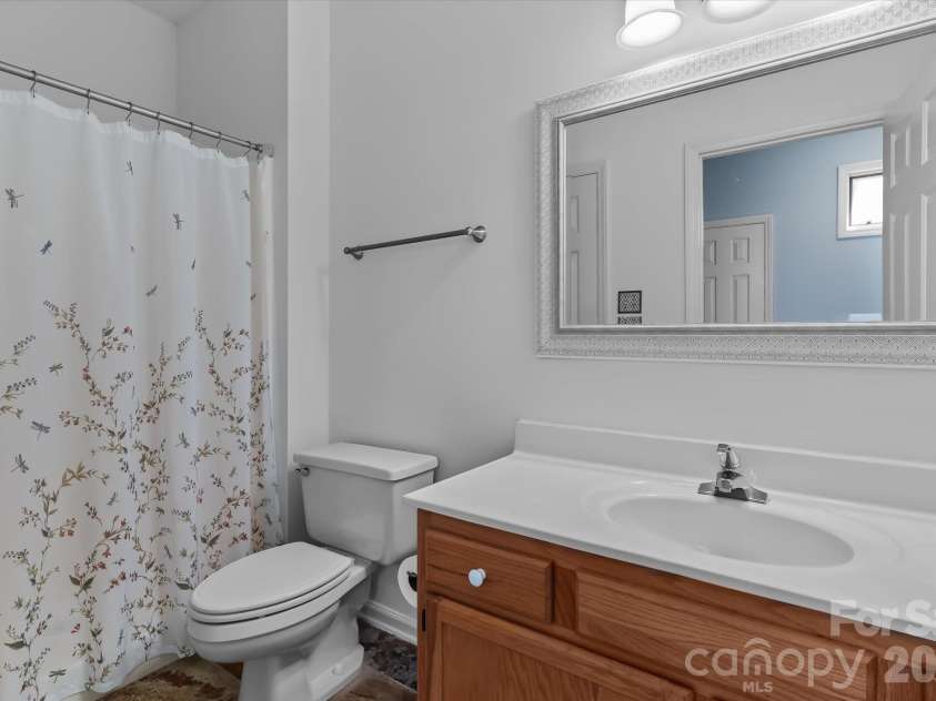 19980 Oak Leaf Circle, Cornelius, NC 28031.  MLS# CAR4383393, YatesRealty ID 26976. Guest Bathroom