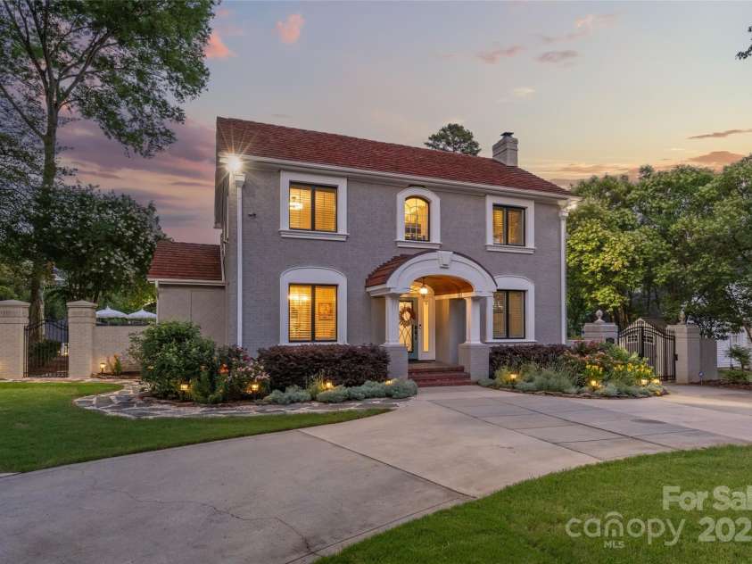 1619 Providence Road, Charlotte, NC 28207.  MLS# CAR4266740, YatesRealty ID 26977. 