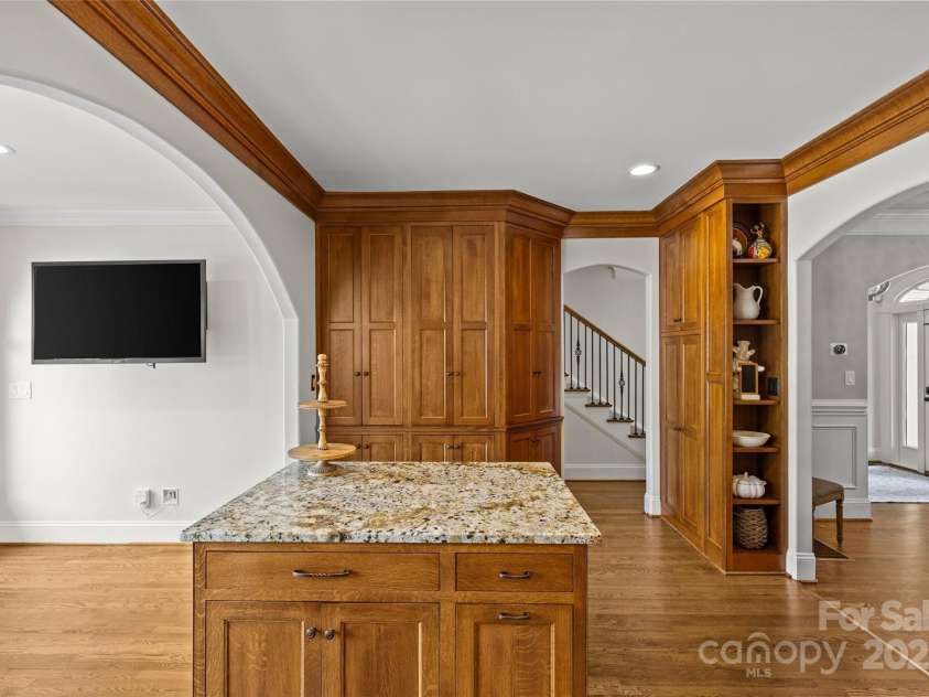 1619 Providence Road, Charlotte, NC 28207.  MLS# CAR4266740, YatesRealty ID 26977. 