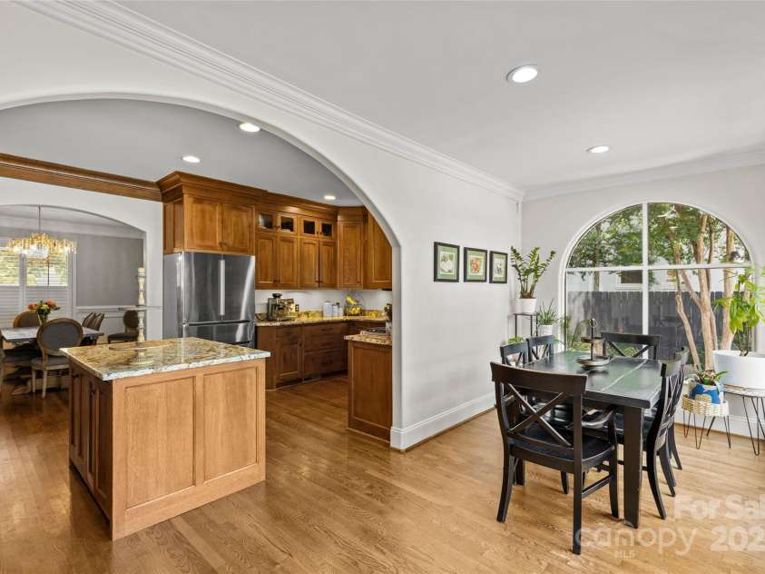 1619 Providence Road, Charlotte, NC 28207.  MLS# CAR4266740, YatesRealty ID 26977. 