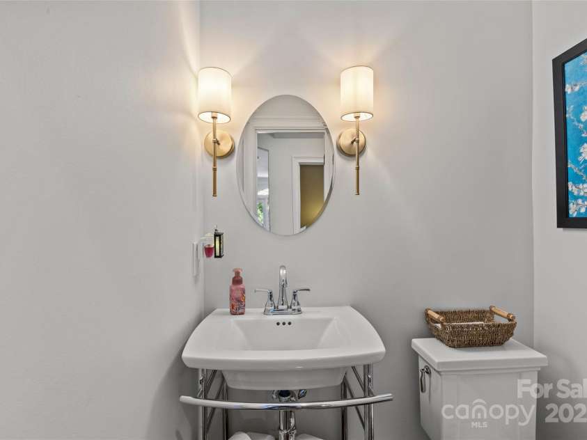 1619 Providence Road, Charlotte, NC 28207.  MLS# CAR4266740, YatesRealty ID 26977. 