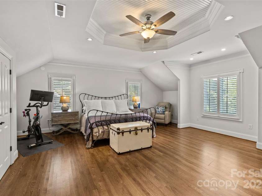 1619 Providence Road, Charlotte, NC 28207.  MLS# CAR4266740, YatesRealty ID 26977. 