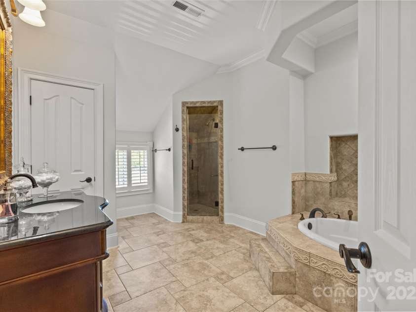 1619 Providence Road, Charlotte, NC 28207.  MLS# CAR4266740, YatesRealty ID 26977. 