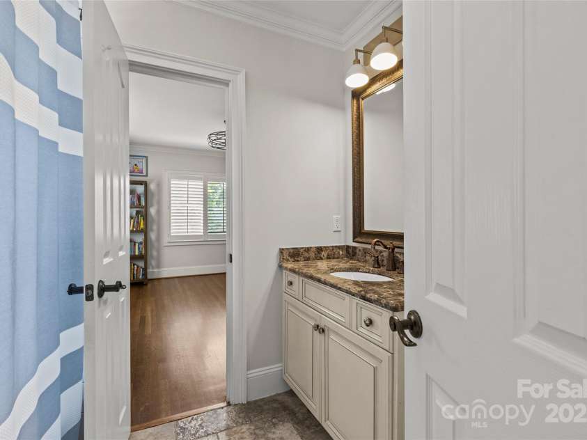 1619 Providence Road, Charlotte, NC 28207.  MLS# CAR4266740, YatesRealty ID 26977. 