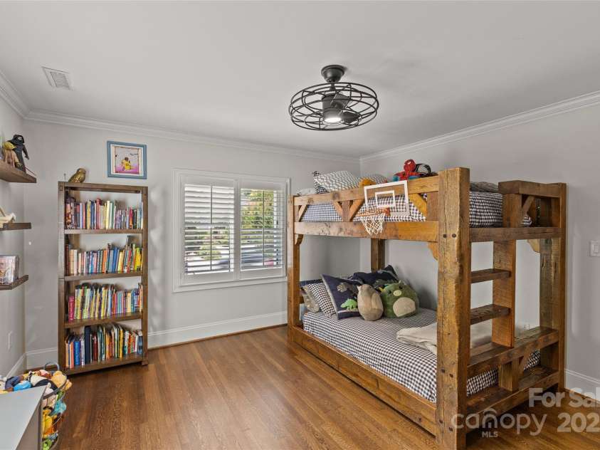 1619 Providence Road, Charlotte, NC 28207.  MLS# CAR4266740, YatesRealty ID 26977. 