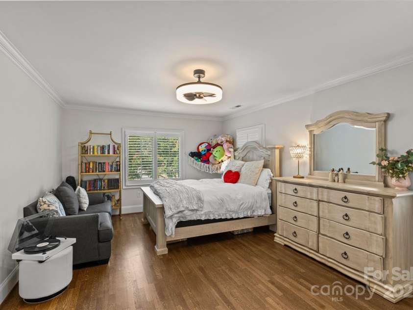 1619 Providence Road, Charlotte, NC 28207.  MLS# CAR4266740, YatesRealty ID 26977. 