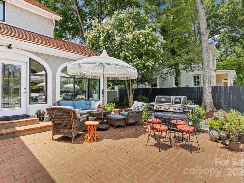 1619 Providence Road, Charlotte, NC 28207.  MLS# CAR4266740, YatesRealty ID 26977. 