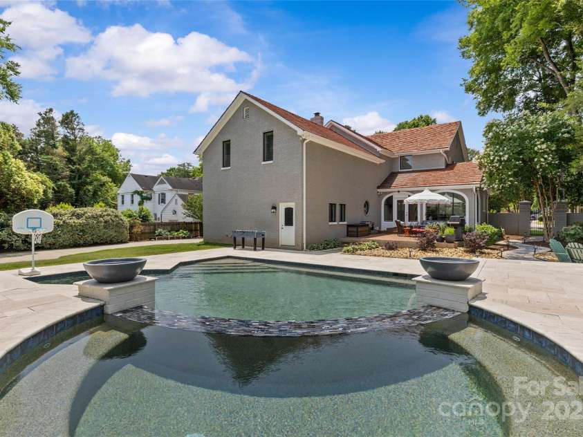 1619 Providence Road, Charlotte, NC 28207.  MLS# CAR4266740, YatesRealty ID 26977. 