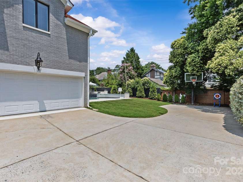 1619 Providence Road, Charlotte, NC 28207.  MLS# CAR4266740, YatesRealty ID 26977. 