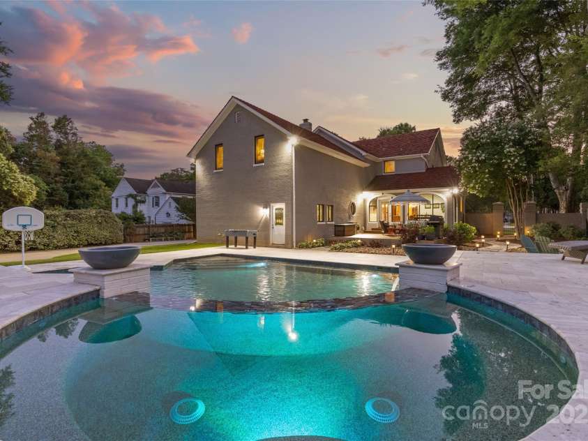 1619 Providence Road, Charlotte, NC 28207.  MLS# CAR4266740, YatesRealty ID 26977. 