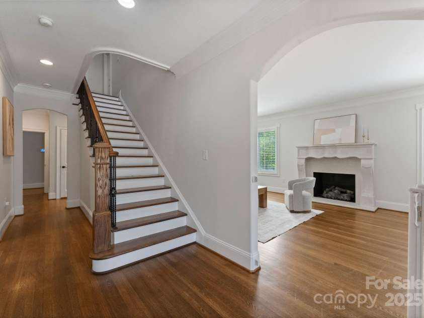 1619 Providence Road, Charlotte, NC 28207.  MLS# CAR4304931, YatesRealty ID 26977. 