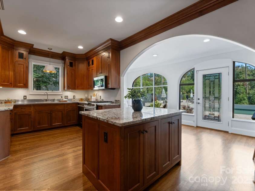 1619 Providence Road, Charlotte, NC 28207.  MLS# CAR4304931, YatesRealty ID 26977. 