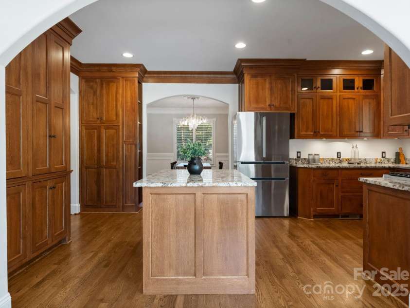 1619 Providence Road, Charlotte, NC 28207.  MLS# CAR4304931, YatesRealty ID 26977. 