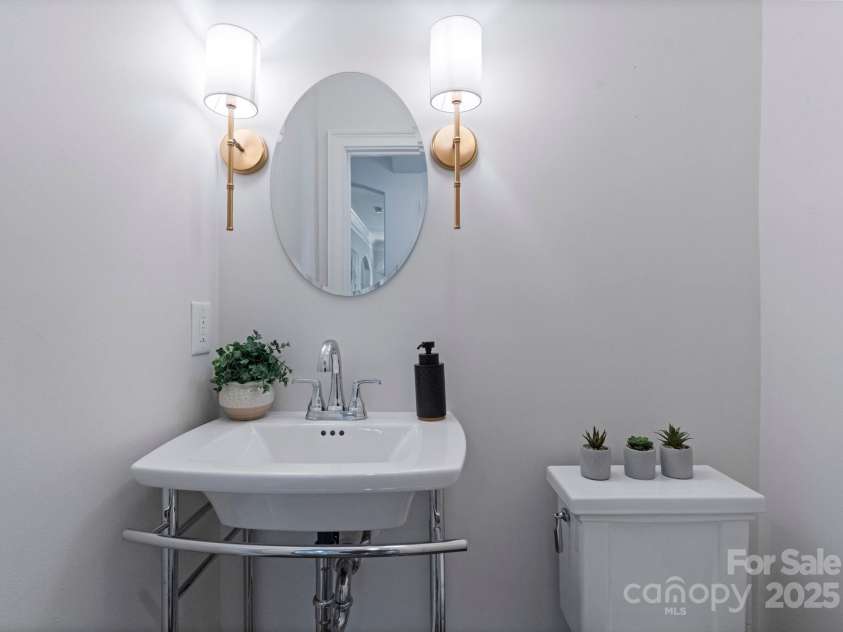 1619 Providence Road, Charlotte, NC 28207.  MLS# CAR4304931, YatesRealty ID 26977. 