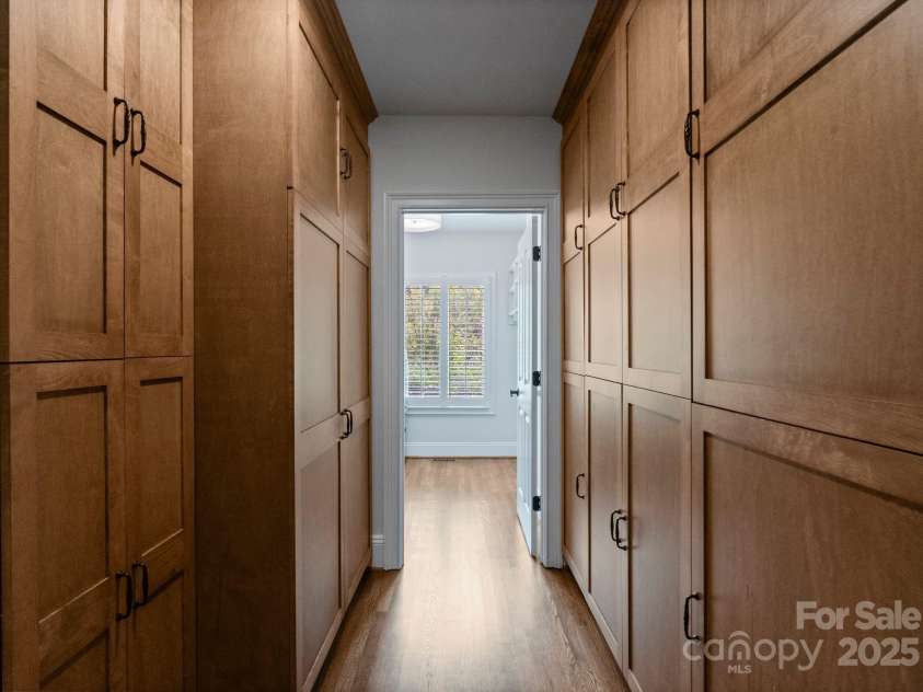 1619 Providence Road, Charlotte, NC 28207.  MLS# CAR4304931, YatesRealty ID 26977. 