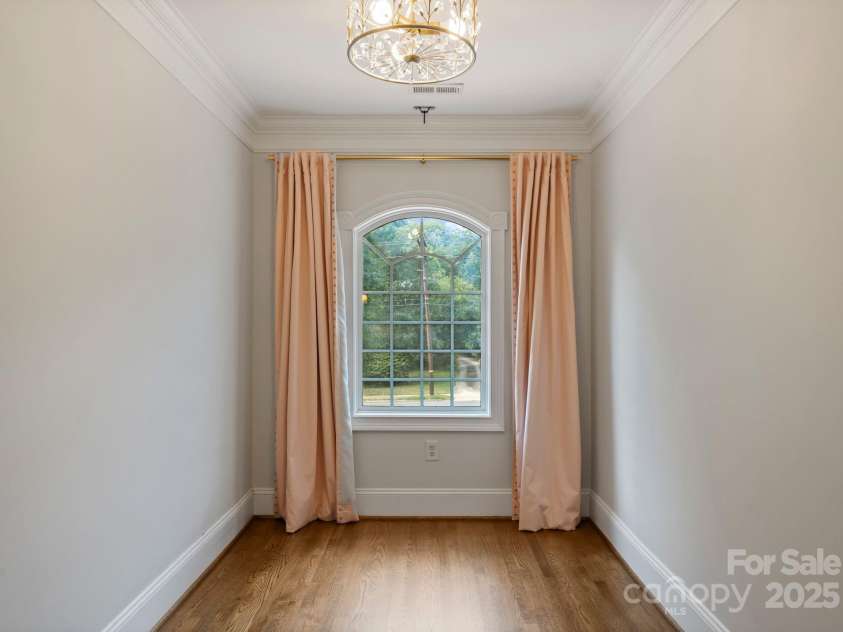 1619 Providence Road, Charlotte, NC 28207.  MLS# CAR4304931, YatesRealty ID 26977. 