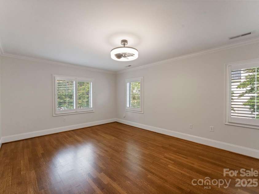 1619 Providence Road, Charlotte, NC 28207.  MLS# CAR4304931, YatesRealty ID 26977. 