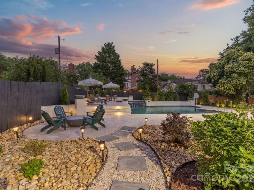 1619 Providence Road, Charlotte, NC 28207.  MLS# CAR4304931, YatesRealty ID 26977. 