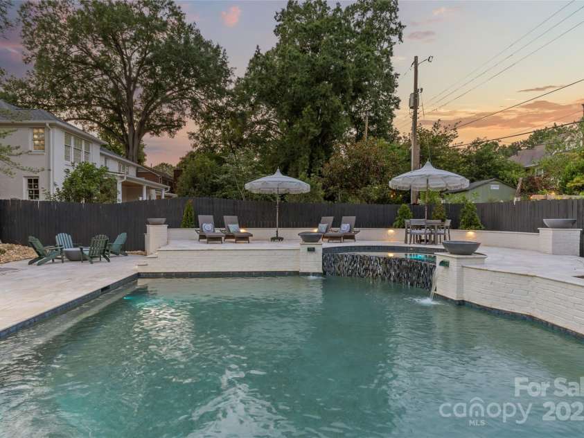 1619 Providence Road, Charlotte, NC 28207.  MLS# CAR4304931, YatesRealty ID 26977. 