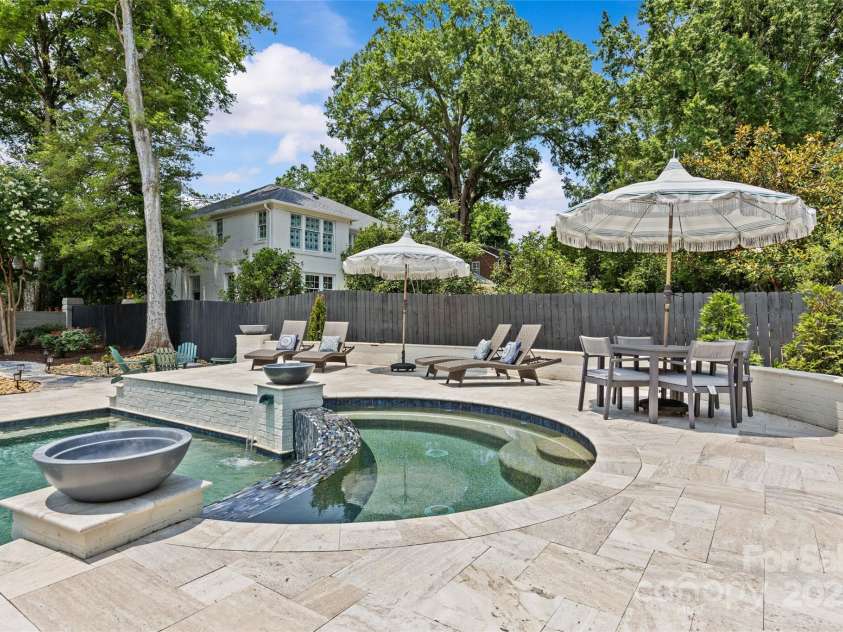 1619 Providence Road, Charlotte, NC 28207.  MLS# CAR4304931, YatesRealty ID 26977. 