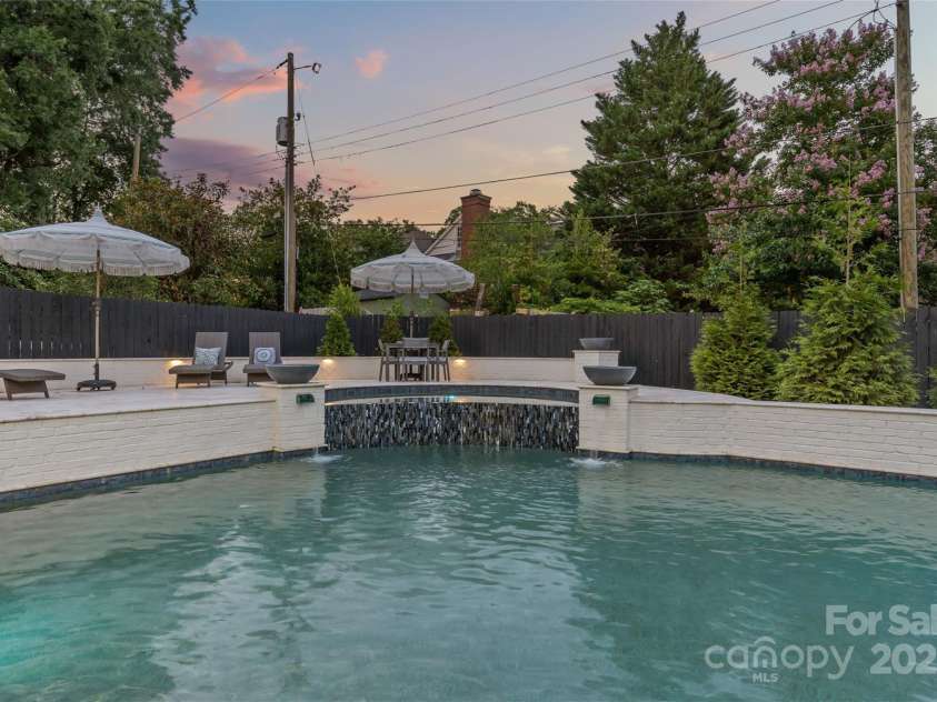 1619 Providence Road, Charlotte, NC 28207.  MLS# CAR4304931, YatesRealty ID 26977. 