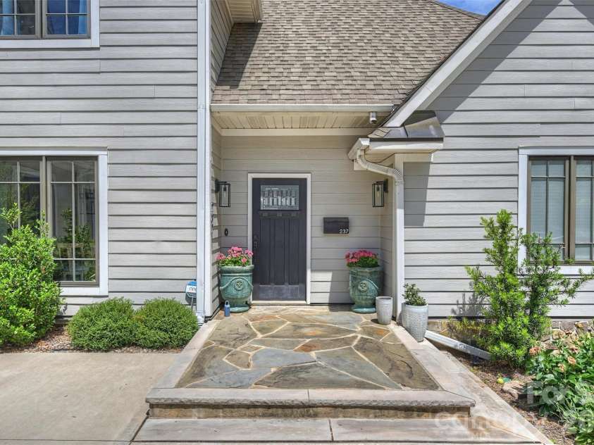 237 Hunter Lane, Charlotte, NC 28211.  MLS# CAR4384992, YatesRealty ID 26977. 