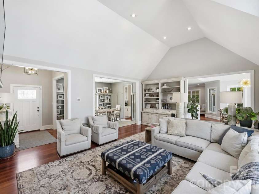 237 Hunter Lane, Charlotte, NC 28211.  MLS# CAR4384992, YatesRealty ID 26977. 