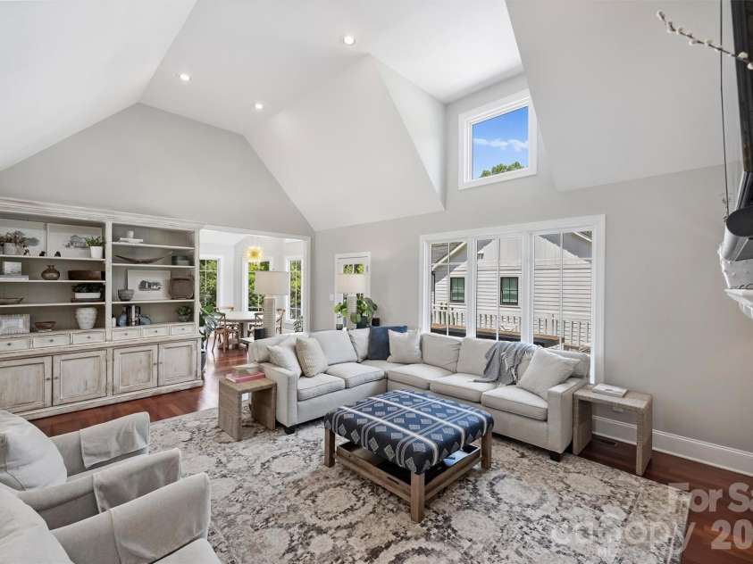 237 Hunter Lane, Charlotte, NC 28211.  MLS# CAR4384992, YatesRealty ID 26977. 