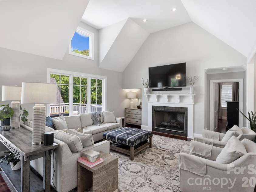 237 Hunter Lane, Charlotte, NC 28211.  MLS# CAR4384992, YatesRealty ID 26977. 