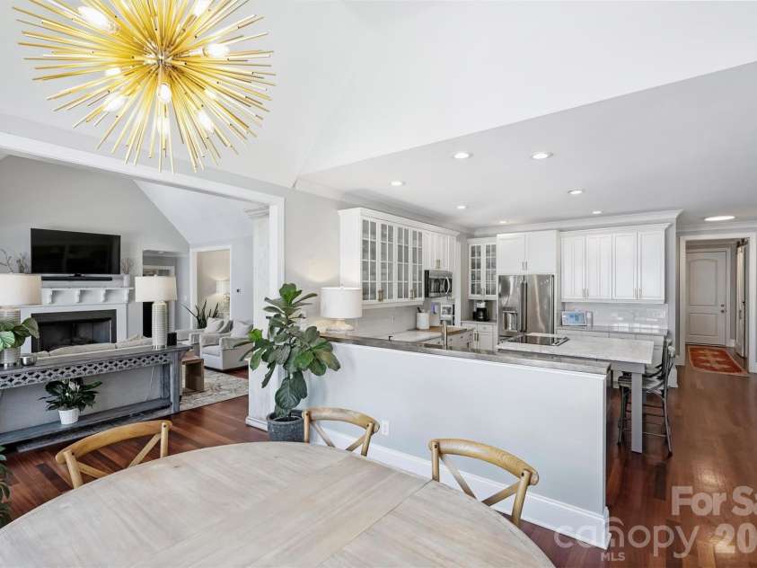 237 Hunter Lane, Charlotte, NC 28211.  MLS# CAR4384992, YatesRealty ID 26977. 