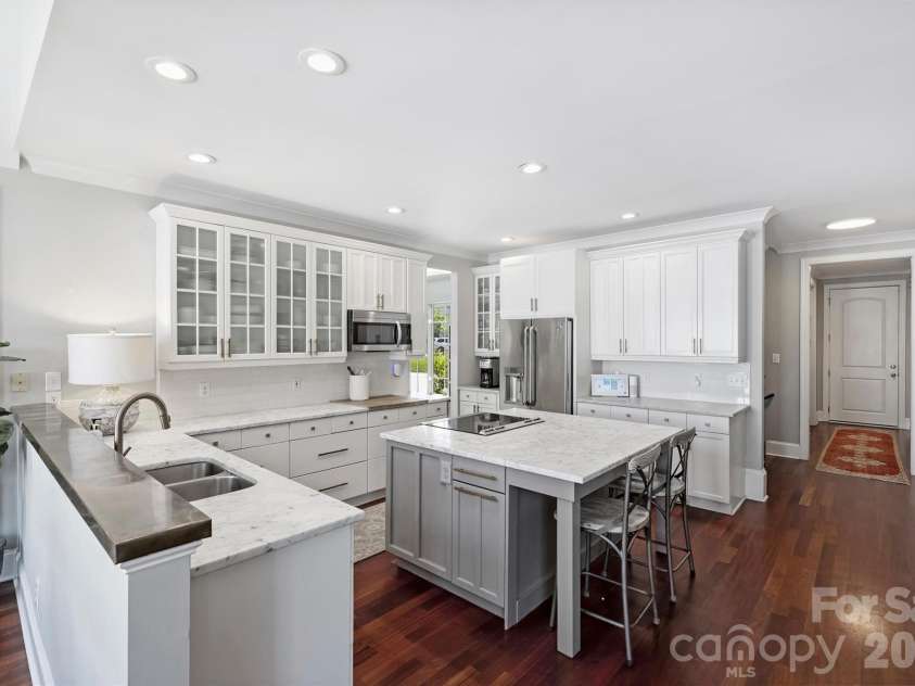 237 Hunter Lane, Charlotte, NC 28211.  MLS# CAR4384992, YatesRealty ID 26977. 