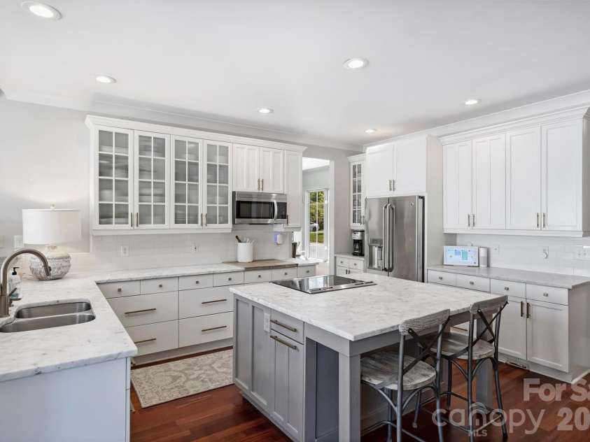 237 Hunter Lane, Charlotte, NC 28211.  MLS# CAR4384992, YatesRealty ID 26977. 
