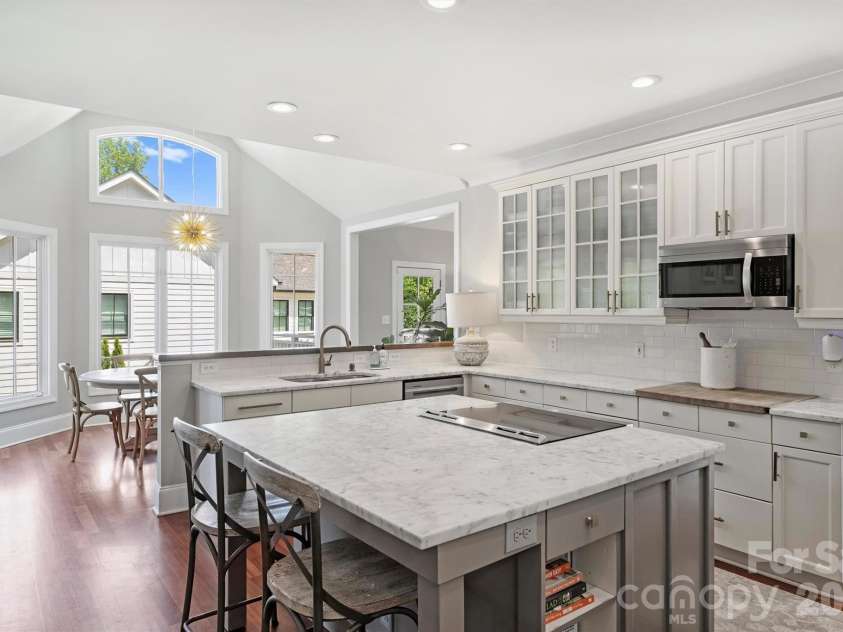 237 Hunter Lane, Charlotte, NC 28211.  MLS# CAR4384992, YatesRealty ID 26977. 