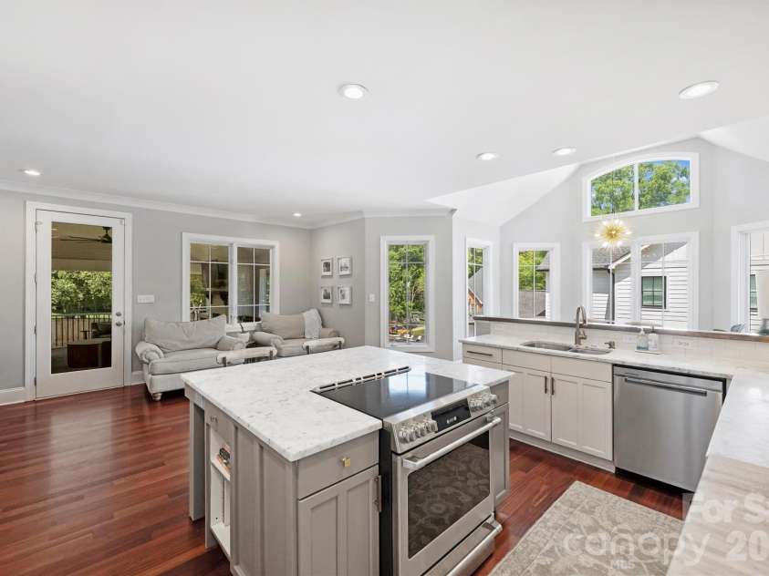 237 Hunter Lane, Charlotte, NC 28211.  MLS# CAR4384992, YatesRealty ID 26977. 