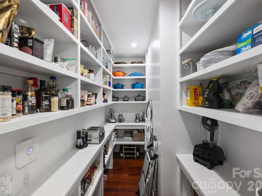 237 Hunter Lane, Charlotte, NC 28211.  MLS# CAR4384992, YatesRealty ID 26977. 