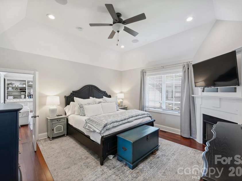 237 Hunter Lane, Charlotte, NC 28211.  MLS# CAR4384992, YatesRealty ID 26977. 