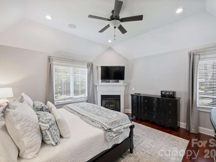 237 Hunter Lane, Charlotte, NC 28211.  MLS# CAR4384992, YatesRealty ID 26977. 