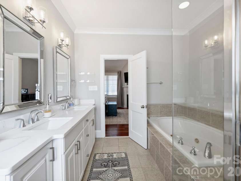 237 Hunter Lane, Charlotte, NC 28211.  MLS# CAR4384992, YatesRealty ID 26977. 